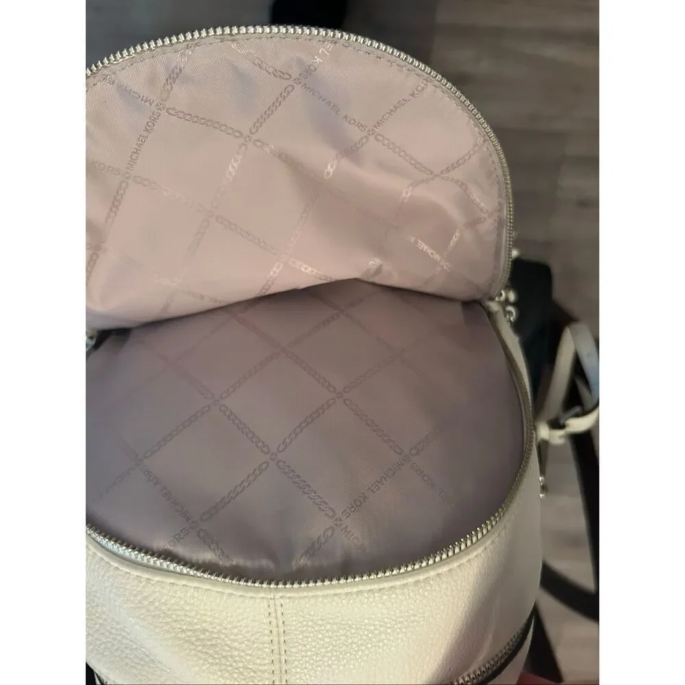 MICHAEL KORS RHEA ZIP BACKPACK PEBBLE LEATHER WHITE/SILVER